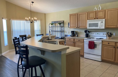 Highgate Park House | Luxury Villa, Gated Community, SOUTH FACING POOL/SPA, WIFI BBQ, mins to DISNEY!