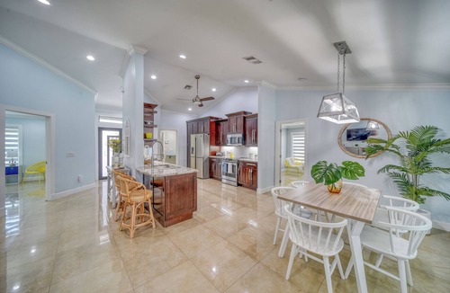 Mariner House | Luxury Villa w/Heated Pool & BBQ Patio