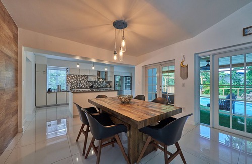 Ojus Villa | Luxury Villa w/Mini Golf+Huge Fire Pit+Billiards & Heated Pool