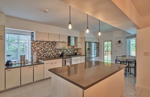 Ojus Villa | Luxury Villa w/Mini Golf+Huge Fire Pit+Billiards & Heated Pool