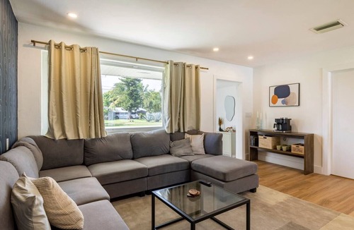 Pompano Beach Villa | Luxury Villa with Pool–10 minutes from the beach