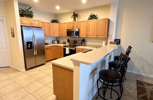 Clearwater Beach Condo | Luxury Waterfront- Tropical Decor -3 Bdr/2Bth-1824 sq.ft.-Adjustable Bed!