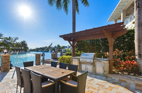 Lighthouse Point Villa | Luxury Waterfront Oasis【Casa del Toro】
