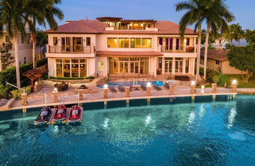 Lighthouse Point Villa | Luxury Waterfront Oasis【Casa del Toro】