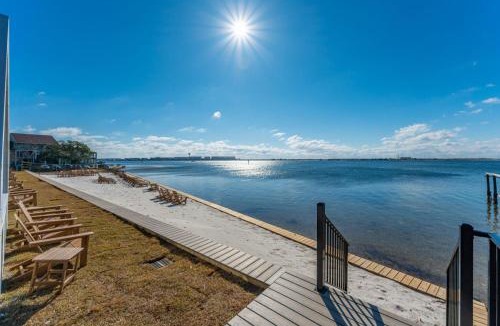 Mary Esther House | Luxury Waterfront Cabin 8