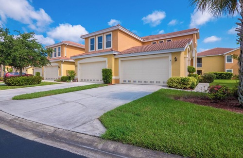 Biggar Condo | Luxury Waterfront Condo Close to Fort Myers Beach and Golf Courses!