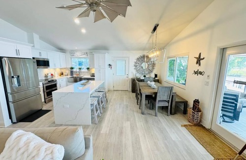 Crystal River House | Luxury Waterfront Oasis Scallop, Fish, Kayak, Breathtaking Views, Private Dock