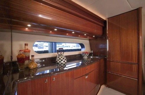Riverwalk Fort Lauderdale Boat Rental | Luxury Yacht stay Fort lauderdale