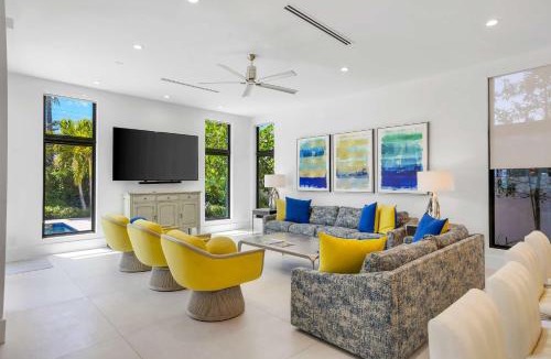 Harbour Inlet House | LVS Villa Blanco 5BR Coastal Oasis with Rooftop Sunset Deck Heated Pool Spa & Walk-to-Beach Access