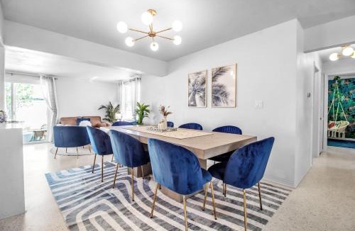 Williamsdale Square House | Madeira Beach Family & Pet Friendly Luxury Getaway