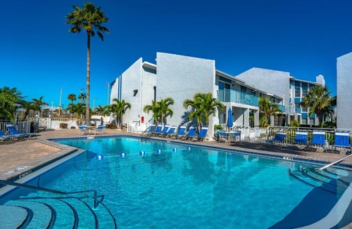 Madeira Beach Apartment | Madeira Beach Yacht Club 155B, 1 Bedroom, Sleeps 4, Heated Pool, Sauna, Pier
