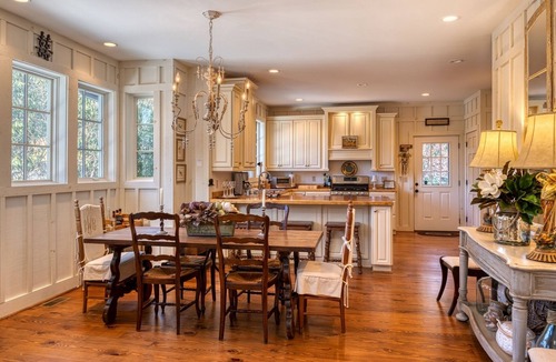 Highlands Cabin | Magazine Worthy. Two Blocks From Main Street.| Sweetwood Cottage