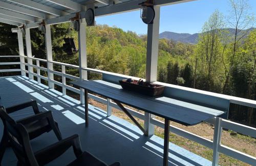 Maggie Valley House | Maggie Valley Cabin - Hot Tub - Spectacular Views - Sleeps 7