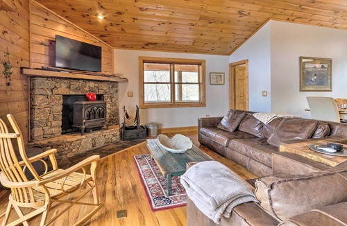 Cataloochee Ranch House | Maggie Valley Home w/ Mtn Views & Screened Porch!