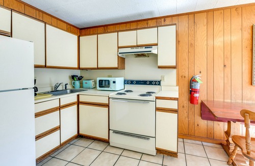 Maggie Valley Apartment | Maggie Valley Studio: 6 Mi to Cataloochee Ski Area
