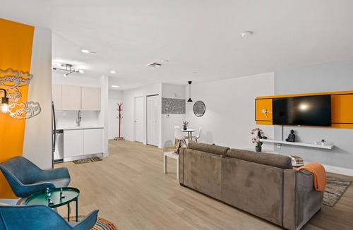 Ojus Apartment | Magical 1 Bedroom Apartment ☀️ Walk to Aventura Mall ☀️ Family Vacation ☀️ Pool