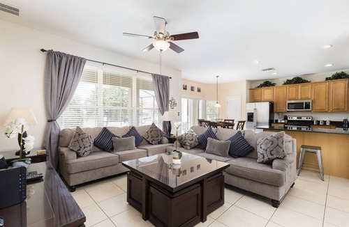 Windsor Hills House | 🏰 Magical 6-Bed Family Villa ✨[FREE Heated Pool, Spa & BBQ] 5 Mins to Disney 🎢