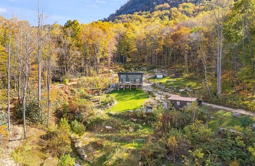 Black Mountain House | Magical Mountain Escape with Room to Roam!