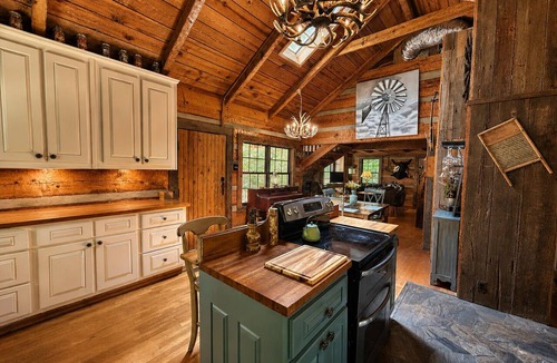 Smoky Mountains House | Magical Private Creekside Cabin in the Smokies