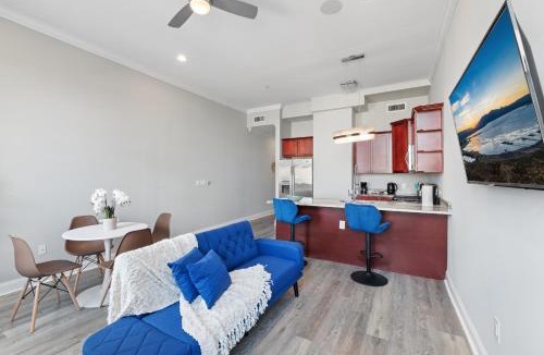 Olde Kensington Apartment | Magnificent 1BR with Pool & Gym