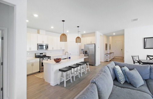 Lakewood Ranch House | Magnificent 4/3 waterfront pool home in Lorraine Lakes - Waterfront Dreamin