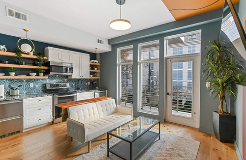 Midtown Apartment | Magnificent Midtown Manor Steps Away From Piedmont