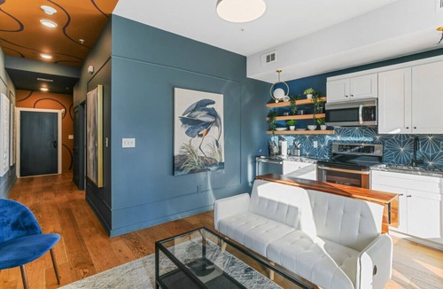 Midtown Apartment | Magnificent Midtown Manor Steps Away From Piedmont