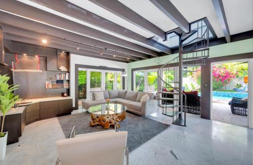 Coral Way House | Magnificent Tropical Pool Home Miami SouthBrickell