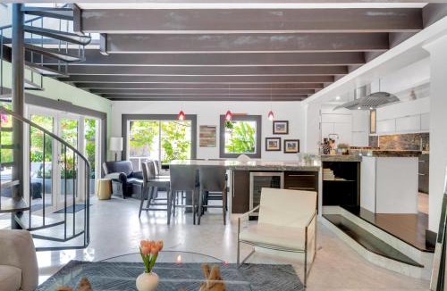 Coral Way House | Magnificent Tropical Pool Home Miami SouthBrickell