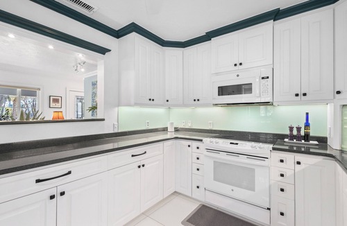 Longbeach Village House | Magnolia Home in Longboat Key by RVA