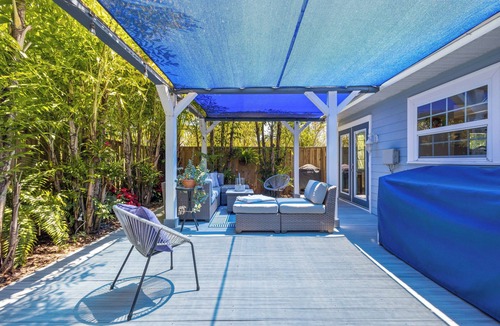 Longbeach Village House | Magnolia Home in Longboat Key by RVA