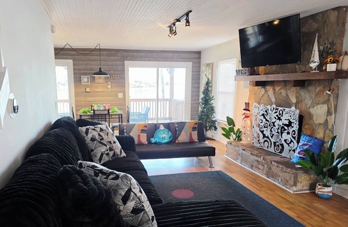 Macon House | Magnolia Lakehouse- Lakefront Peaceful Property