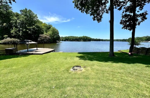 Macon House | Magnolia Lakehouse- Lakefront Peaceful Property