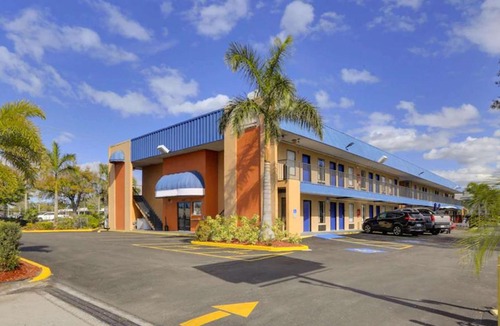 Bayshore Gardens Hotel | Magnuson Hotel Bradenton