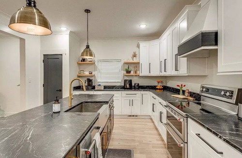 Dickson House | *Main&Broad* Elegant 4 bedroom Downtown w/parking