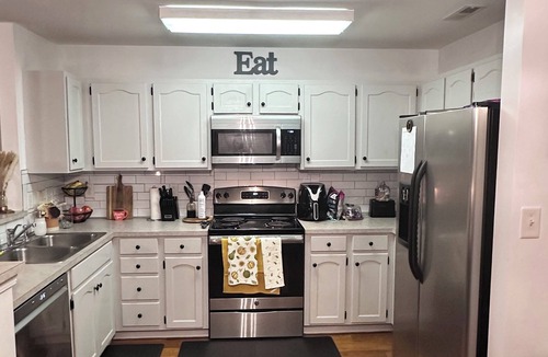 Matthews House | Main Street Matthews, Sports Complex, Major Shopping in 5 mins!