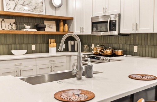 Seacrest House | Maine Squeeze Cottage with Pool & Golf Cart