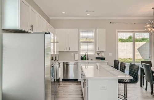 Pittsburgh House | Majestic Atlanta Getaway | Stylish 4 Bedroom