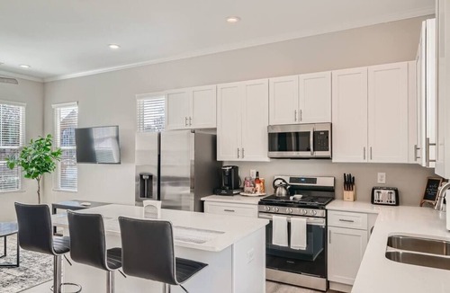 Pittsburgh House | Majestic Atlanta Getaway | Stylish 4 Bedroom