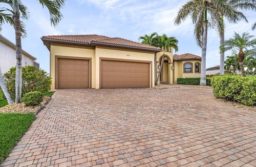 Yacht Club House | Majestic by Yacht Club - 3/2 Luxury Sailboat Access w/Electric Heated Pool/Spa Home by Yacht Club