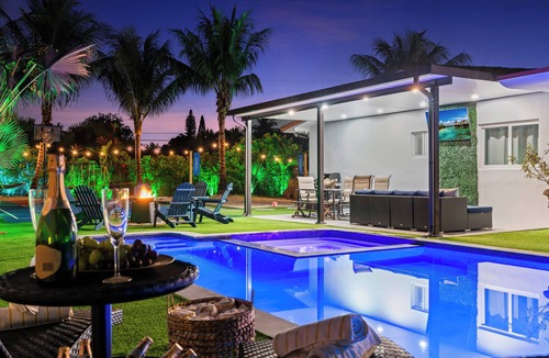 Golden Glades Villa | Majestic Miami Villa/Beaches/12Bds/HEATED POOL/Jacuzzi/GAME ROOM/BBQ/Wifi