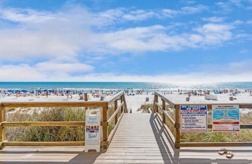 Long Beach Apartment | Majestic Resort! Newly Updated Beachfront 3BR Condo