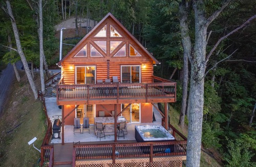 Whittier Cabin | Majestic Views-Hot Tub - Views - Gas Firepit -4WD-AWD