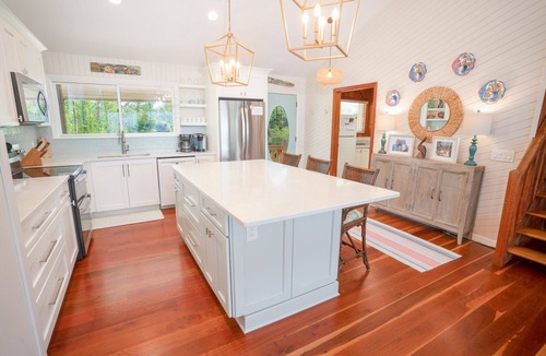 Plantation House | Make Waves for LESS 20% OFF! BAYFRONT - Old Florida Style Cottage