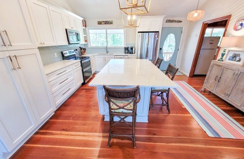 Plantation House | Make Waves for LESS 20% OFF! BAYFRONT - Old Florida Style Cottage