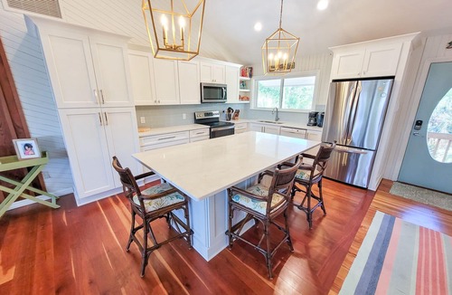 Plantation House | Make Waves for LESS 20% OFF! BAYFRONT - Old Florida Style Cottage
