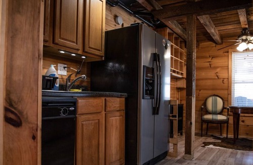 Saluda Cabin | Make Your Trip More Enjoyable! Near Green River Cove Trailhead and Melrose Falls