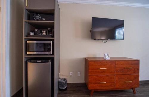 Ocala Apartment | Make Your Trip More Enjoyable! Pets Allowed, Onsite Pool, Free Breakfast