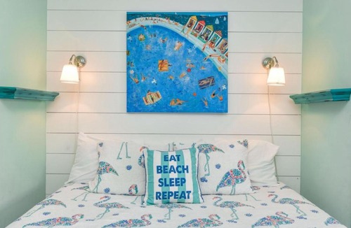 Holmes Beach House | Malibu Beach by AMI Locals