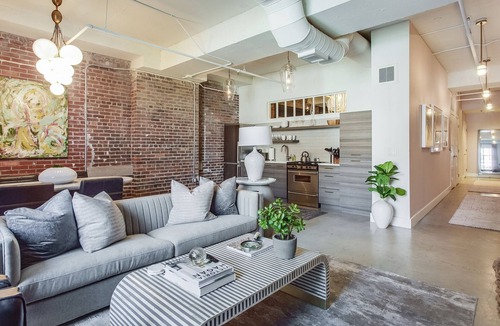 Virginia Highland Apartment | Malibu Retreat by Atlanta Luxury Rentals
